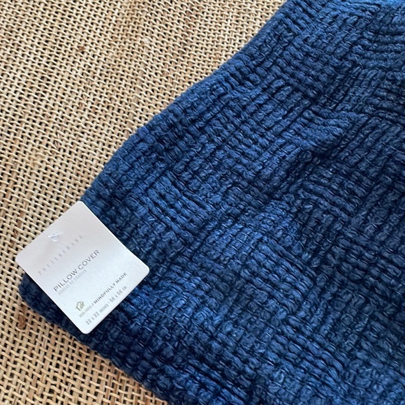 Pottery Barn Navy Linen Textured 2 Pillow Covers NWOT